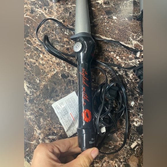 Babyliss Pro Nano Titanium Styled With A Kiss 1 1/4" Conicurl Curling Wand - Picture 3 of 6